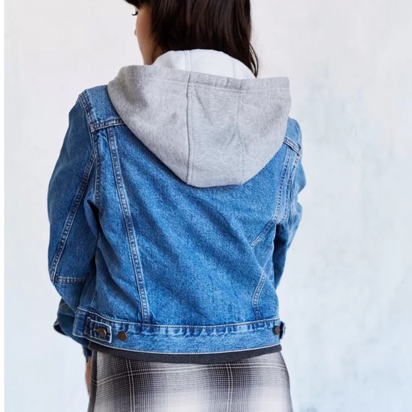 BDG 2-In-1 Hoodie Boyfriend Denim Trucker Jacket - Picture 2 of 10